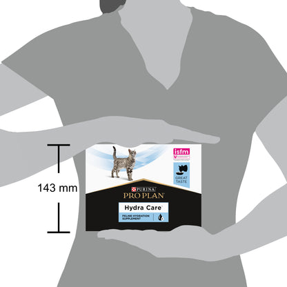 Cat food packaging held by a hand with size indication