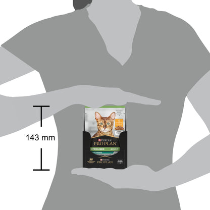 Pro Plan cat food packaging held in a hand with a measurement indication.